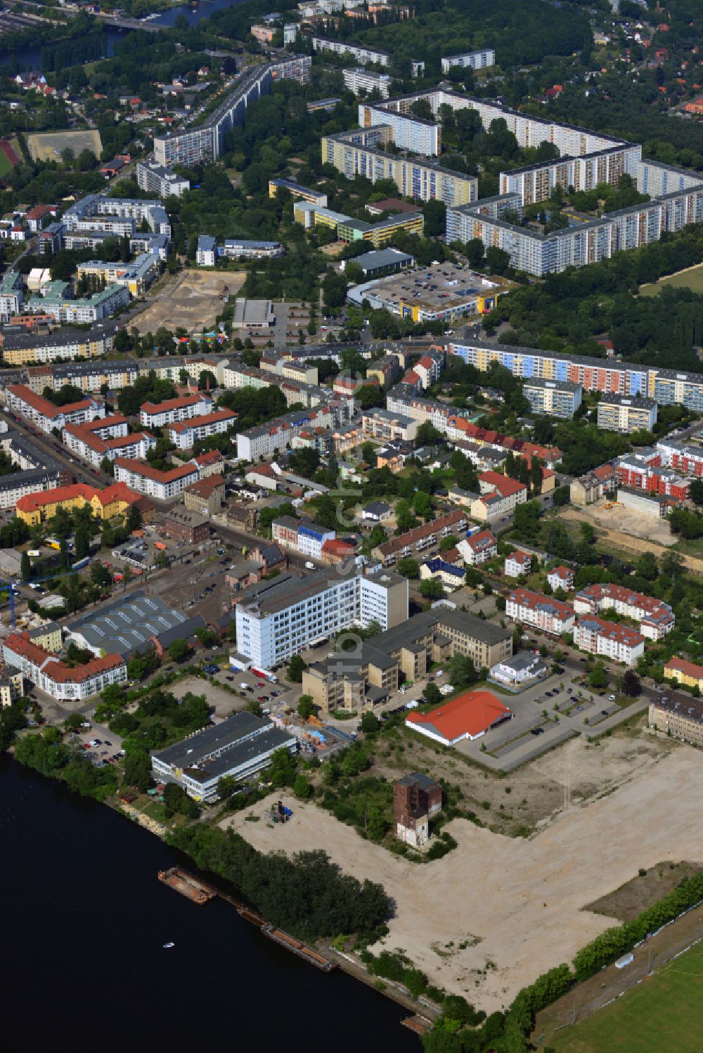 Luftbild Berlin - Abrißflächen des ehemaligen Funkwerk Köpenick am Ufer der Dahme in Berlin