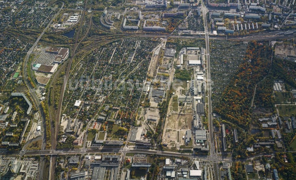 Berlin von oben - Abrißflächen am ehemaligen Heizkraftwerk Lichtenberg der Vattenfall Europe AG an der Rhinstraße in Berlin Lichtenberg