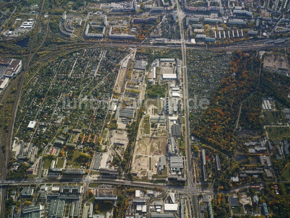 Luftbild Berlin - Abrißflächen am ehemaligen Heizkraftwerk Lichtenberg der Vattenfall Europe AG an der Rhinstraße in Berlin Lichtenberg