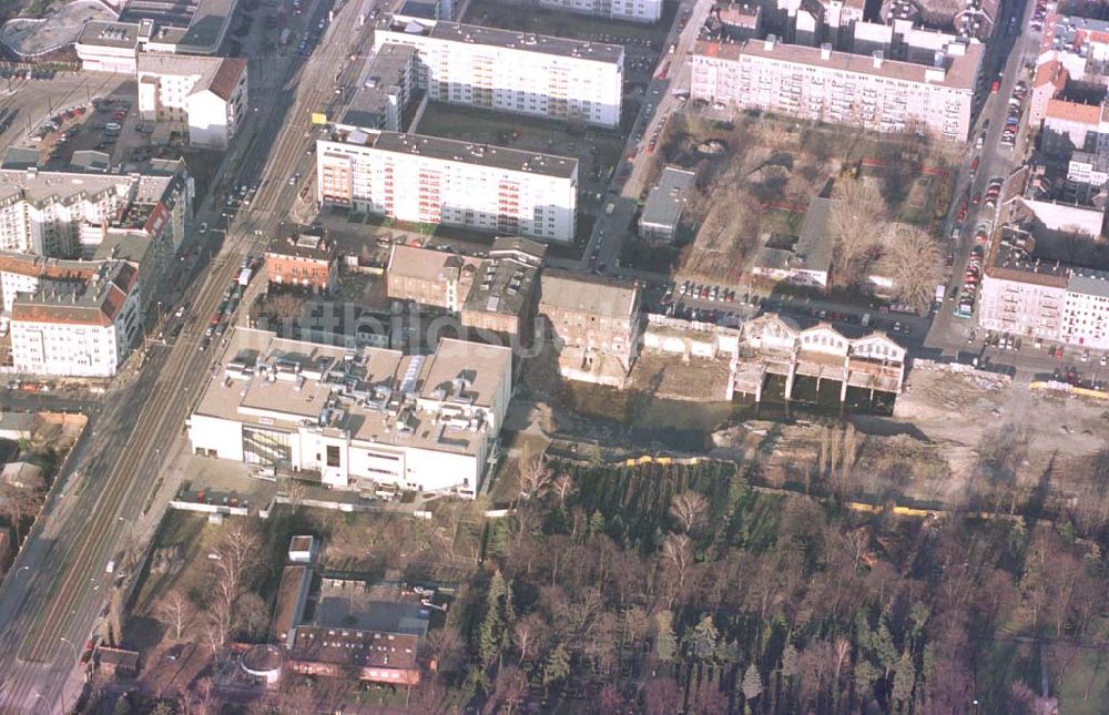 Berlin - Friedrichshain aus der Vogelperspektive: Abrißgelände der alten Brauerei an der Landsberger Allee in Berlin-Friedrichshain.