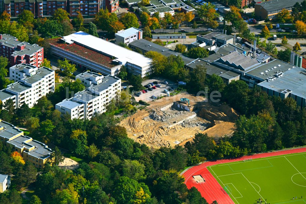 Berlin aus der Vogelperspektive: Abrissgelände der ehemaligen Schwimmhalle in der Rue Georges Vallerey in Berlin, Deutschland