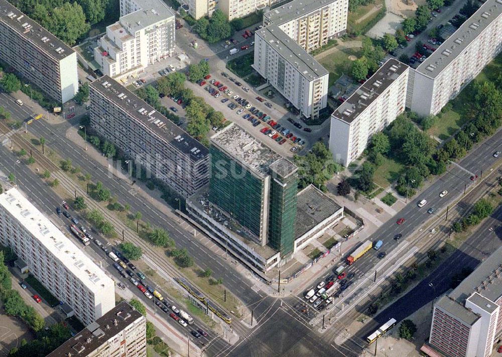 Luftbild Berlin - Abrißhochhaus an der Mollstraße in Berlin - Mitte.