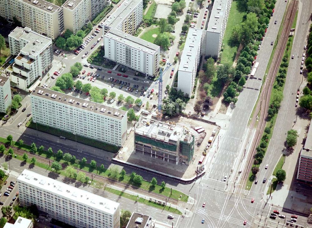 Berlin aus der Vogelperspektive: Abrißhochhaus an der Mollstraße in Berlin - Mitte.