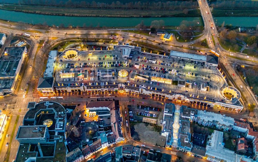 Hamm von oben - Abstellfläche für parkende Autos auf dem Einkaufs- Zentrum Allee-Center Hamm in Hamm im Bundesland Nordrhein-Westfalen, Deutschland