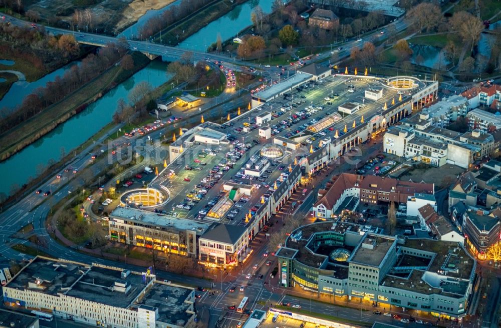 Hamm aus der Vogelperspektive: Abstellfläche für parkende Autos auf dem Einkaufs- Zentrum Allee-Center Hamm in Hamm im Bundesland Nordrhein-Westfalen, Deutschland