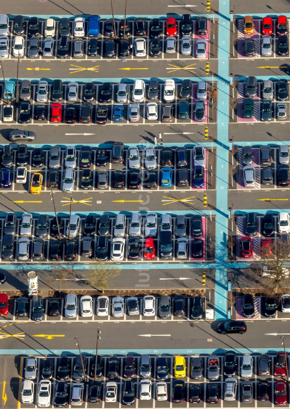 Luftbild Bochum - Abstellfläche für parkende Autos am Einkaufs- Zentrum Ruhr Park in Bochum im Bundesland Nordrhein-Westfalen, Deutschland