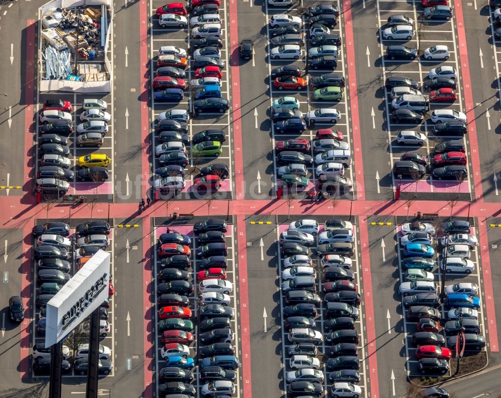 Luftaufnahme Bochum - Abstellfläche für parkende Autos am Einkaufs- Zentrum Ruhr Park in Bochum im Bundesland Nordrhein-Westfalen, Deutschland