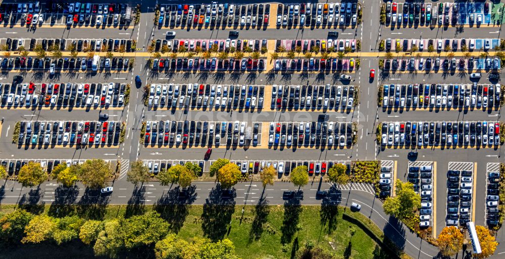 Bochum von oben - Abstellfläche für parkende Autos am Einkaufs- Zentrum Ruhr Park in Bochum im Bundesland Nordrhein-Westfalen, Deutschland