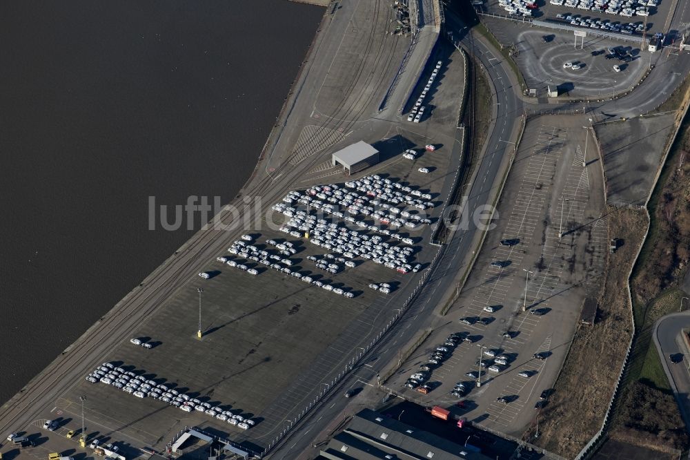 Bremerhaven aus der Vogelperspektive: Abstellflächen des Logistik- Unternehmens BLG Automotive Logistics GmbH & Co. KG am Überseehafen in Bremerhaven im Bundesland Bremen