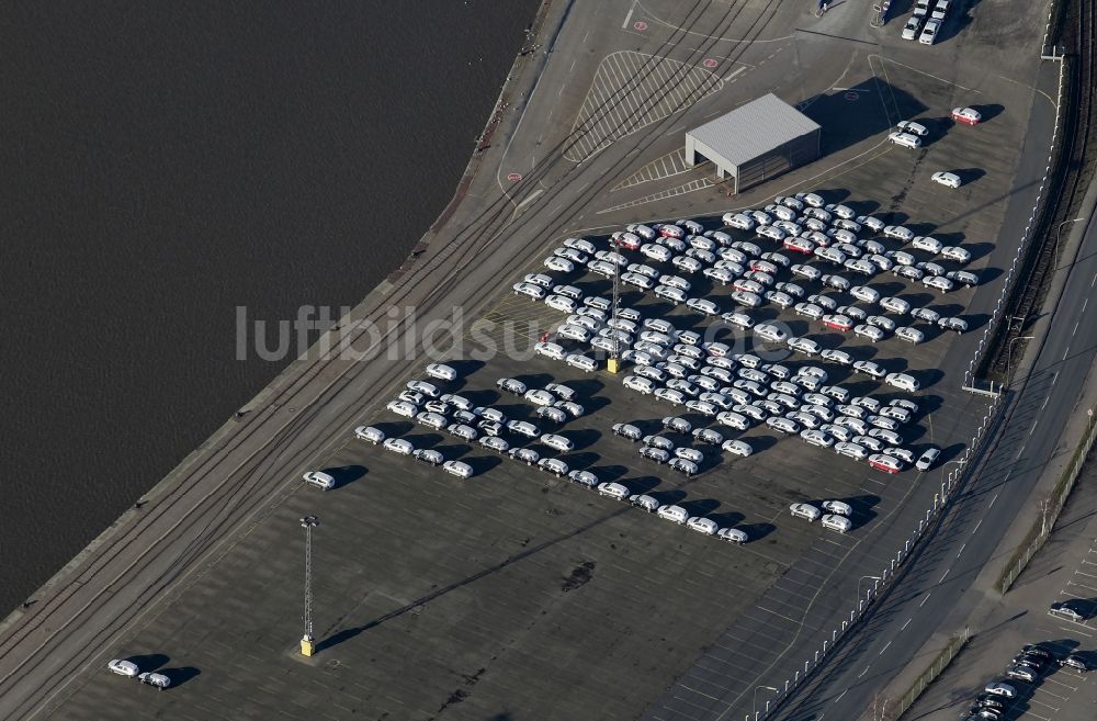 Luftbild Bremerhaven - Abstellflächen des Logistik- Unternehmens BLG Automotive Logistics GmbH & Co. KG am Überseehafen in Bremerhaven im Bundesland Bremen