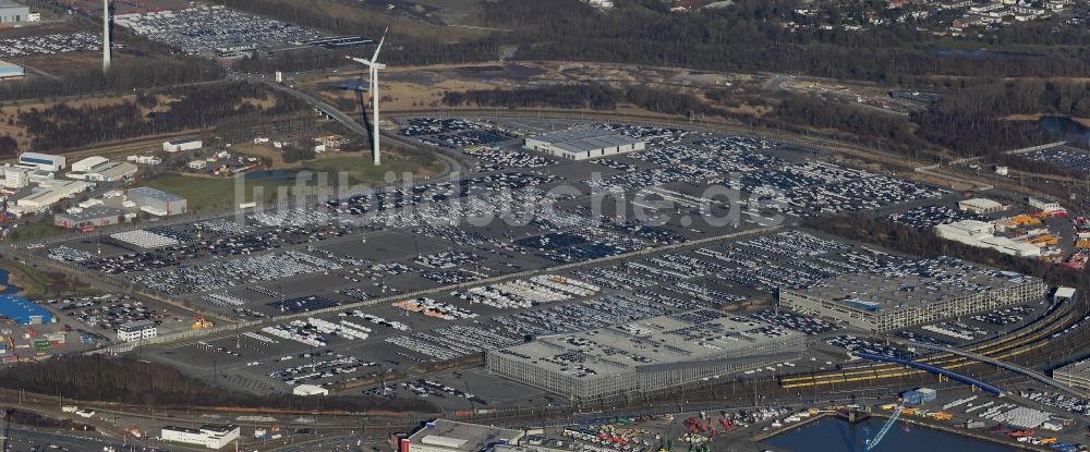 Bremerhaven von oben - Abstellflächen des Logistik- Unternehmens BLG Automotive Logistics GmbH & Co. KG am Überseehafen in Bremerhaven im Bundesland Bremen