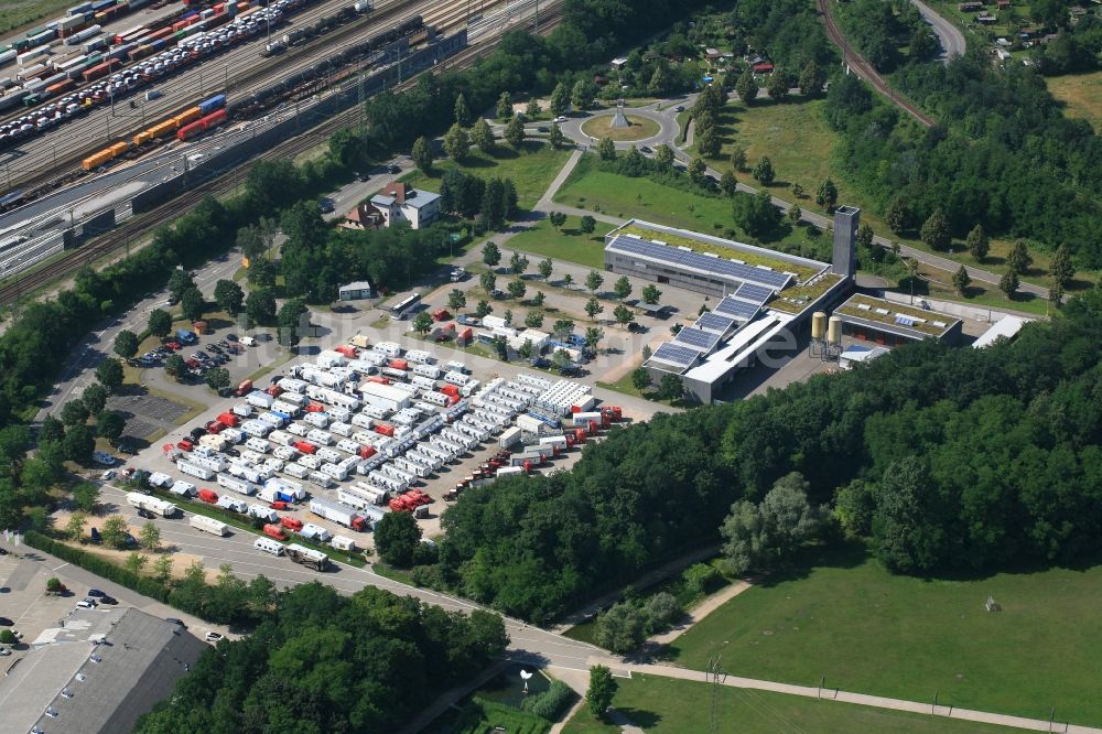 Luftaufnahme Weil am Rhein - Abstellplatz einer Wohnwagen- Siedlung bei der Feuerwehr in Weil am Rhein im Bundesland Baden-Württemberg, Deutschland