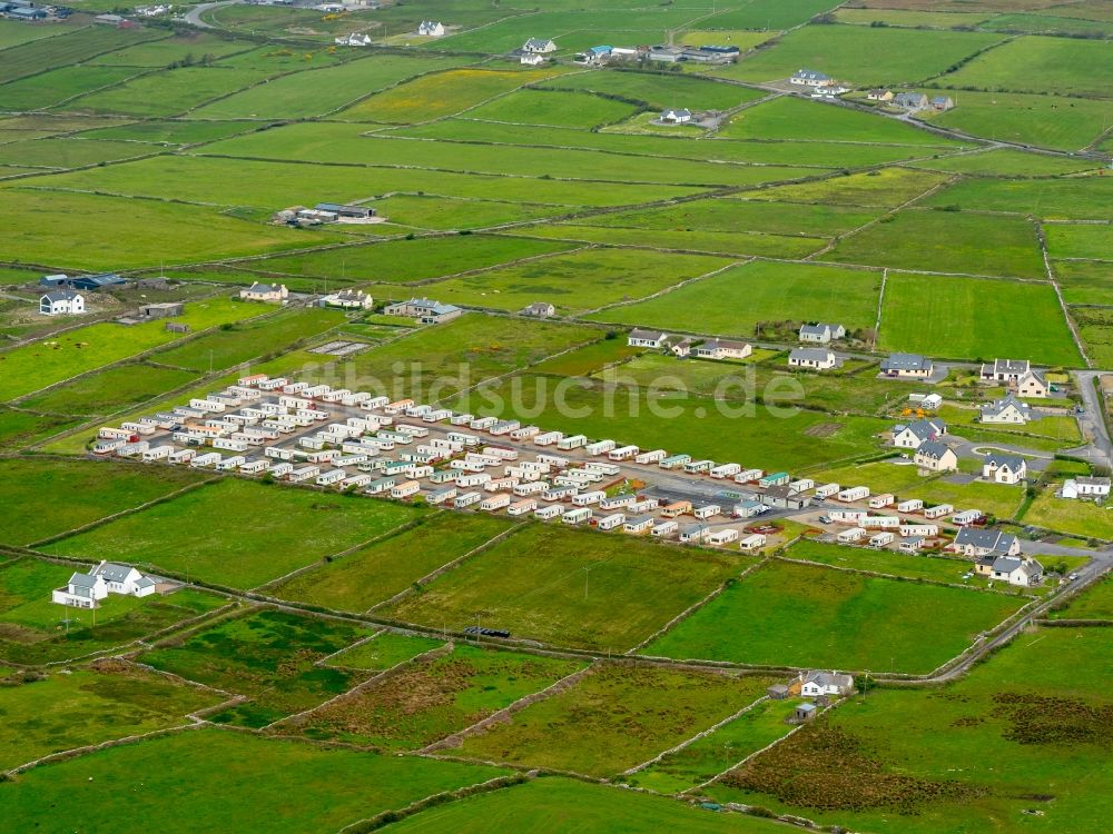 Luftbild Liscannor - Abstellplatz einer Wohnwagen- Siedlung in Liscannor in Clare, Irland