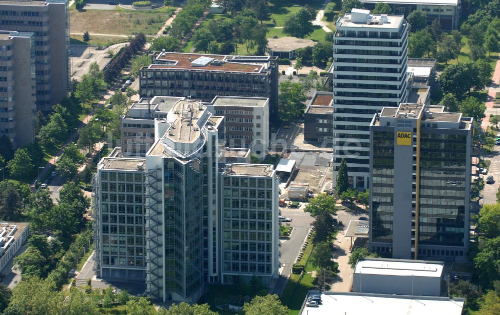 Luftbild Frankfurt am Main - ADAC-Büro- und Geschäftshaus im Gewerbegebiet des Stadtteils Niederrad in Frankfurt / Main