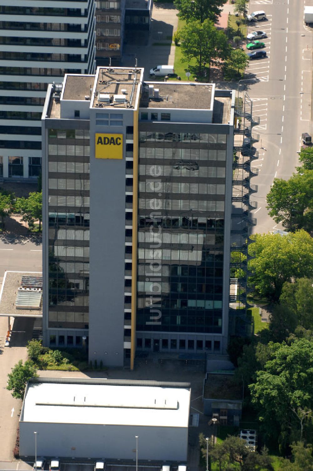 Frankfurt am Main aus der Vogelperspektive: ADAC Bürogebäude in Farnkfurt am Main / Niederrad