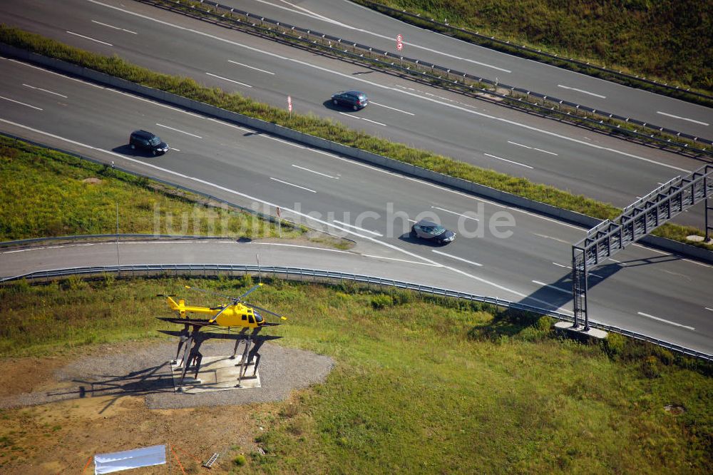 Kamen aus der Vogelperspektive: ADAC- Denkmal am Autobahnkreuz Kamener Kreuz im Nordosten des Ruhrgebietes bei Kamen