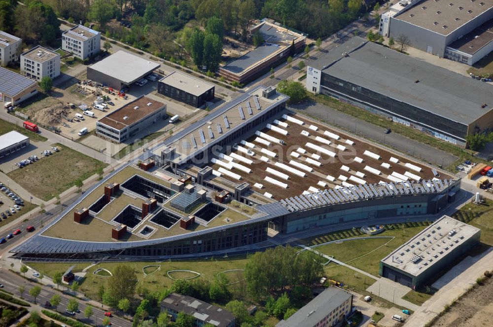 Luftbild Berlin-Adlershof - Adlershofer Oktogon Campus für Gewerbe und Technologie - Hauptquartier der Solon Photovoltaik GmbH in Berlin