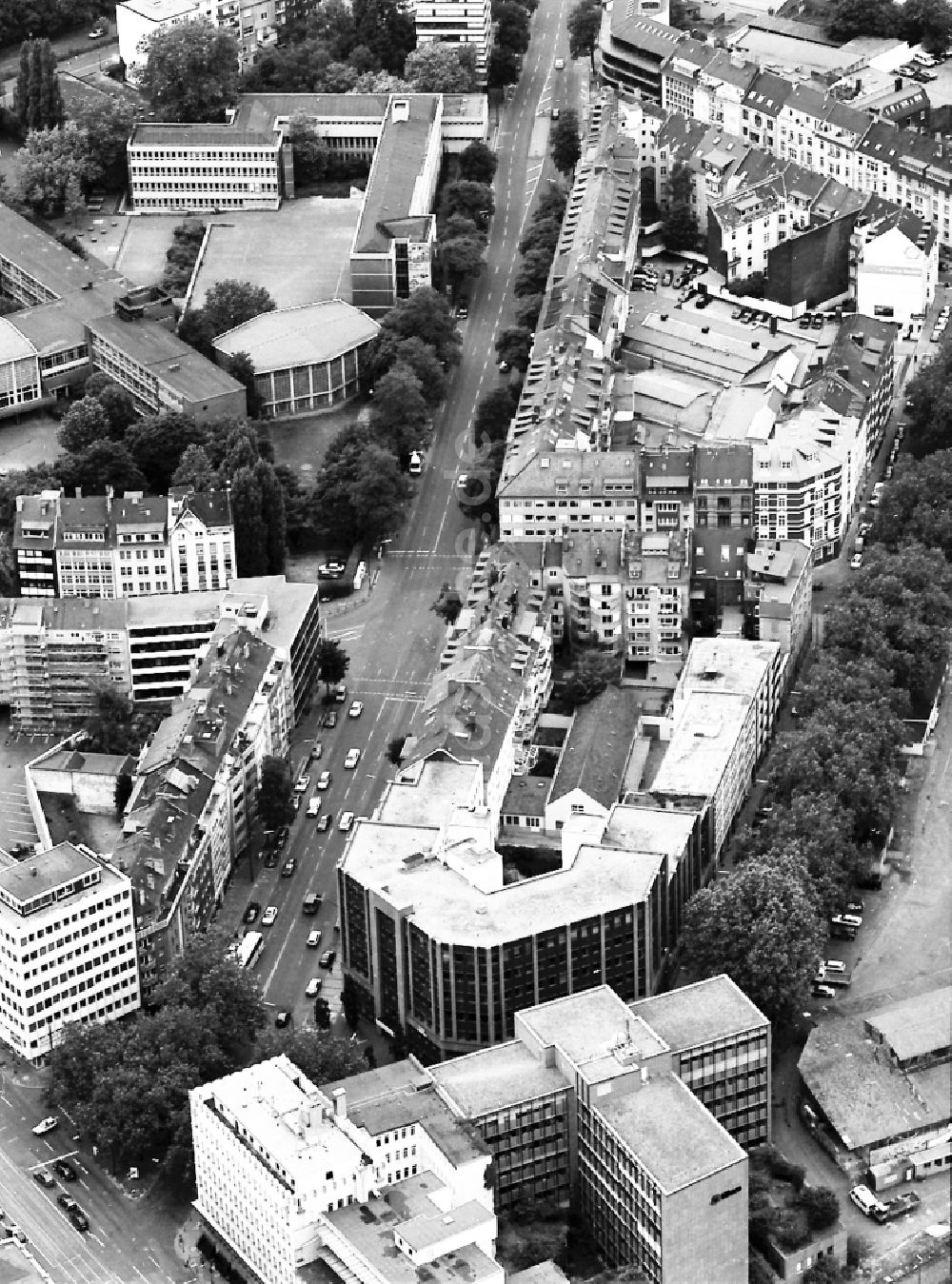 Luftaufnahme Düsseldorf - Adlerstraße im Ortsteil Wehrhahn in Düsseldorf im Bundesland Nordrhein-Westfalen, Deutschland