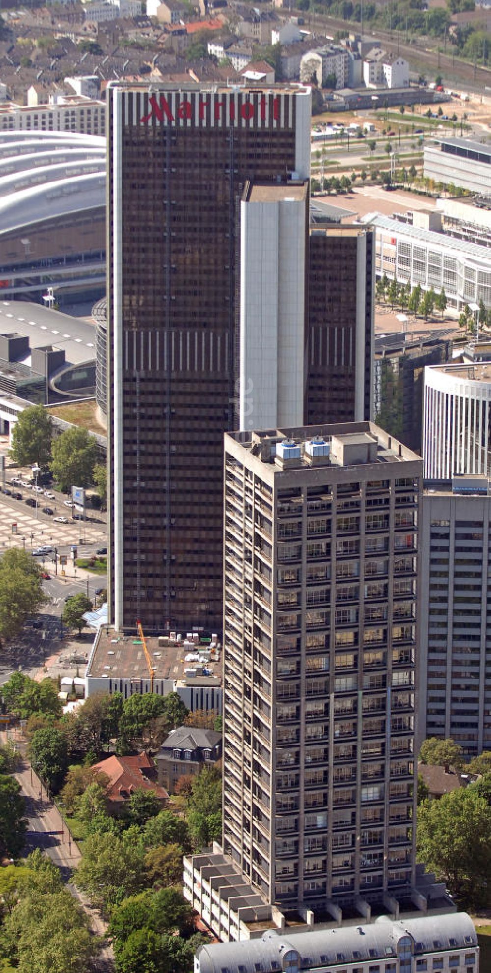 Frankfurt am Main von oben - AfE-Tower und WestendGate