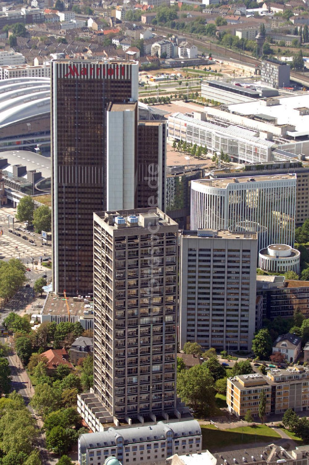 Frankfurt am Main aus der Vogelperspektive: AfE-Tower und WestendGate