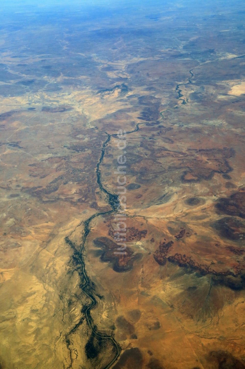 Brakrivier aus der Vogelperspektive: Agrarlandschaft an den Uferbereichen des Flusses Brakrivier südlich von Strydenburg in der Nordkap-Provinz, Südafrika