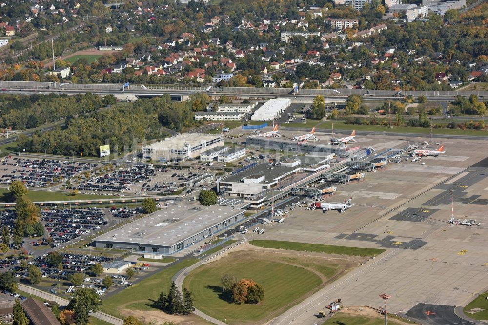 Luftbild Schönefeld - Airbus - Flugzeuge am Passagier- Terminal des Flughafens Berlin - Schönefeld im Bundesland Brandenburg