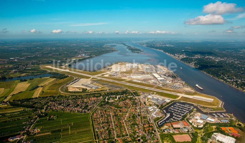 Hamburg von oben - Airbus Produktionsgelände und Werksflughafen Finkenwerder in Hamburg