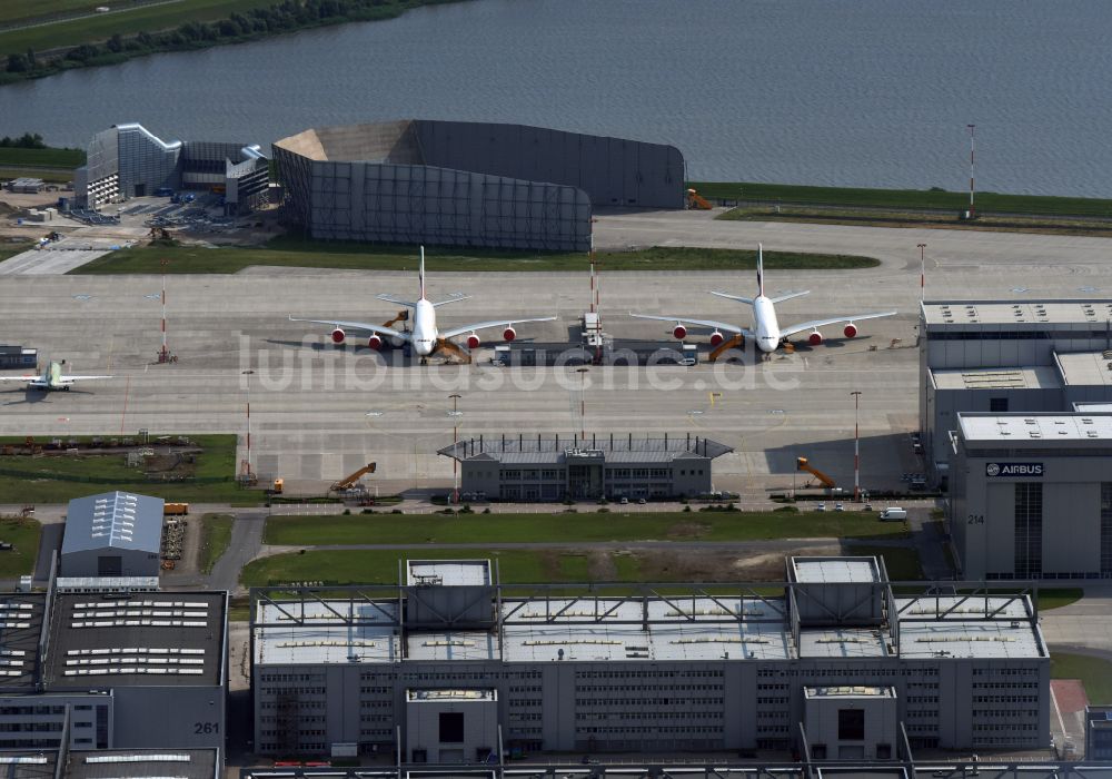 Hamburg aus der Vogelperspektive: Airbus Produktionsgelände und Werksflughafen Finkenwerder in Hamburg