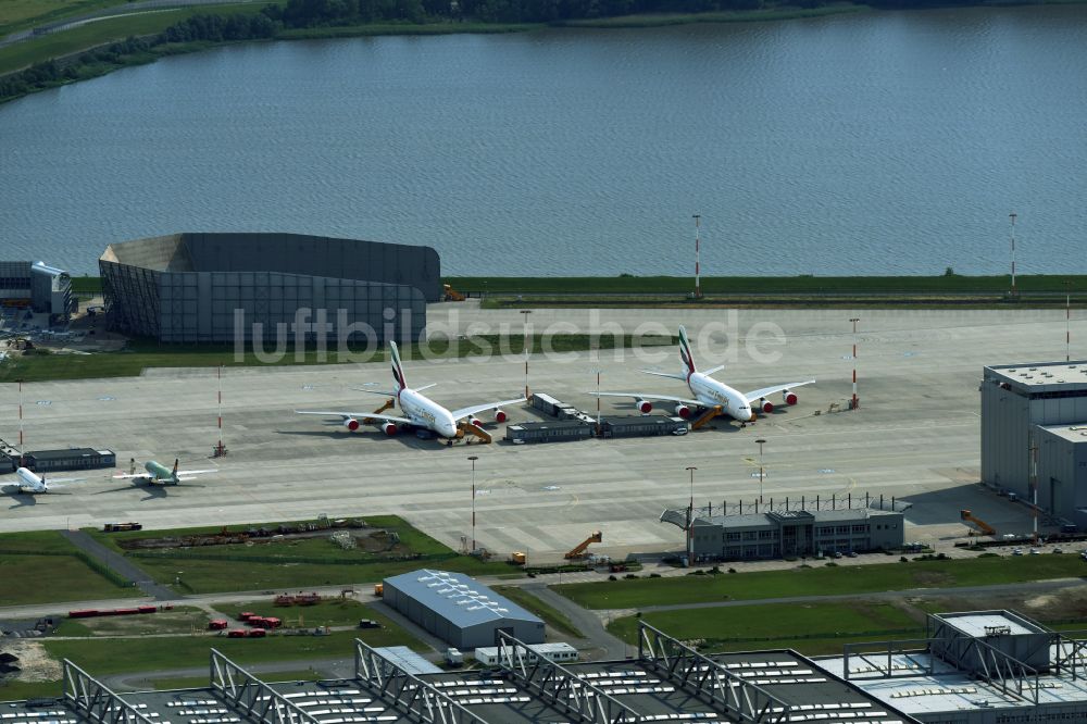 Hamburg aus der Vogelperspektive: Airbus Produktionsgelände und Werksflughafen Finkenwerder in Hamburg