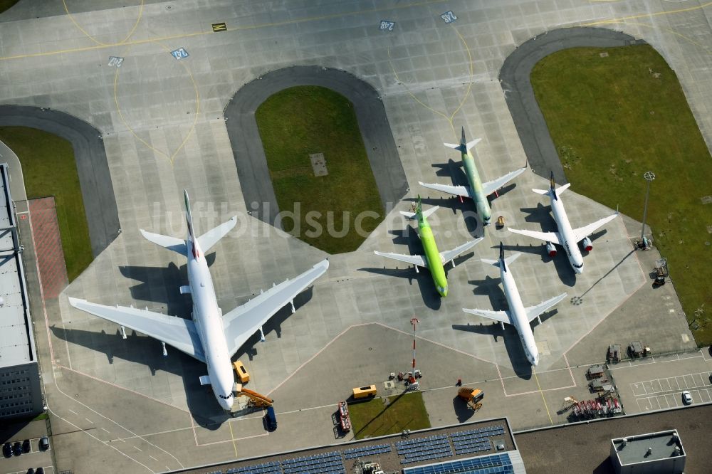 Hamburg von oben - Airbus Produktionsgelände und Werksflughafen Finkenwerder in Hamburg