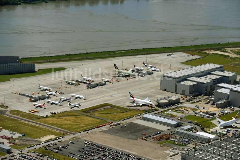 Hamburg von oben - Airbus Produktionsgelände und Werksflughafen Finkenwerder in Hamburg