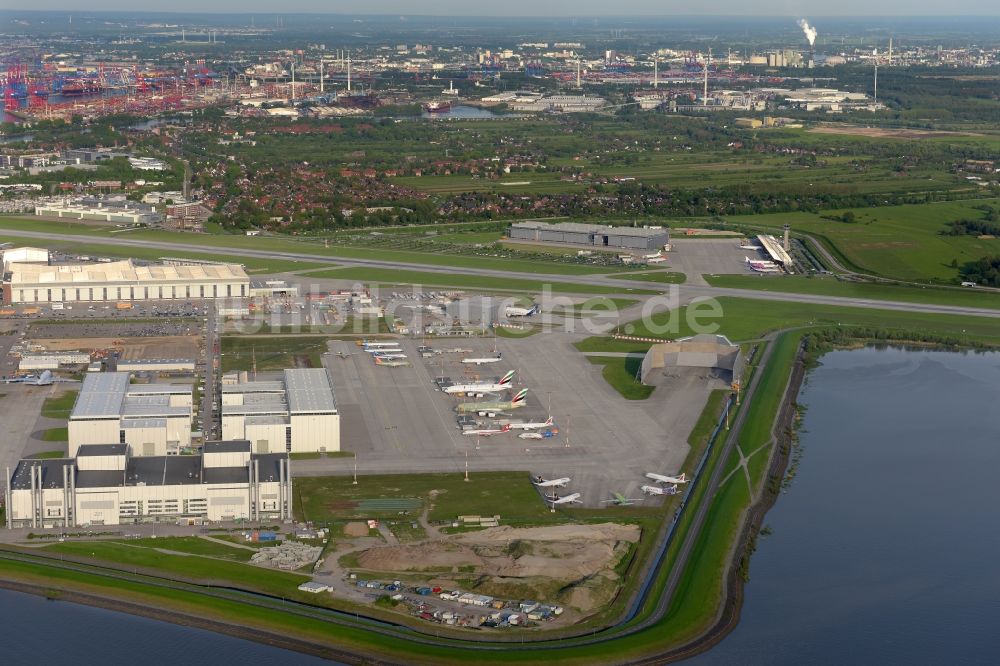 Luftbild Hamburg - Airbus Produktionsgelände und Werksflughafen Finkenwerder in Hamburg