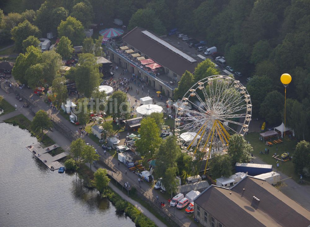 Luftaufnahme Bochum - Aktion Schachtzeichen am Riesenrad auf dem Gibraltar Erbstollen Bochum