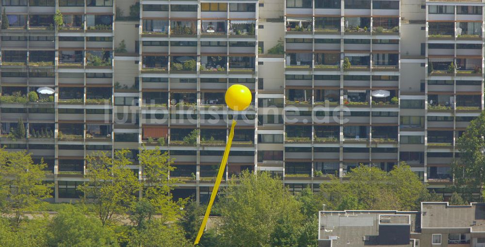 Luftaufnahme Dorstfeld - Aktion Schachtzeichen vor dem Wohnblock Hannibal in Dorstfeld anläßlich der Ruhr 2010