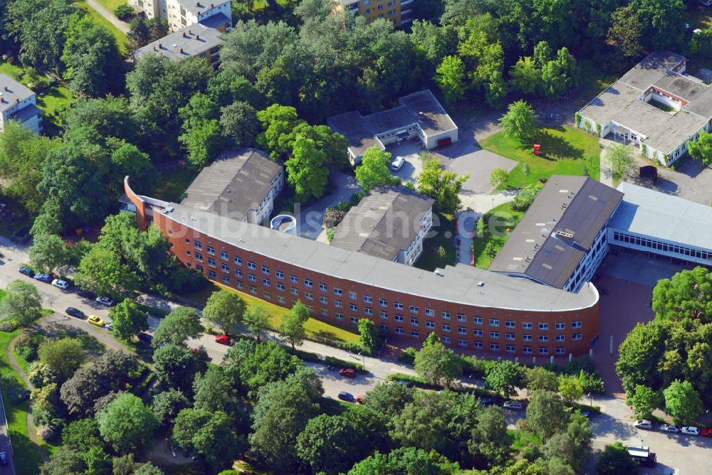 Berlin aus der Vogelperspektive: Albert-Einstein-Gymnasium in Berlin-Britz (Neukölln)