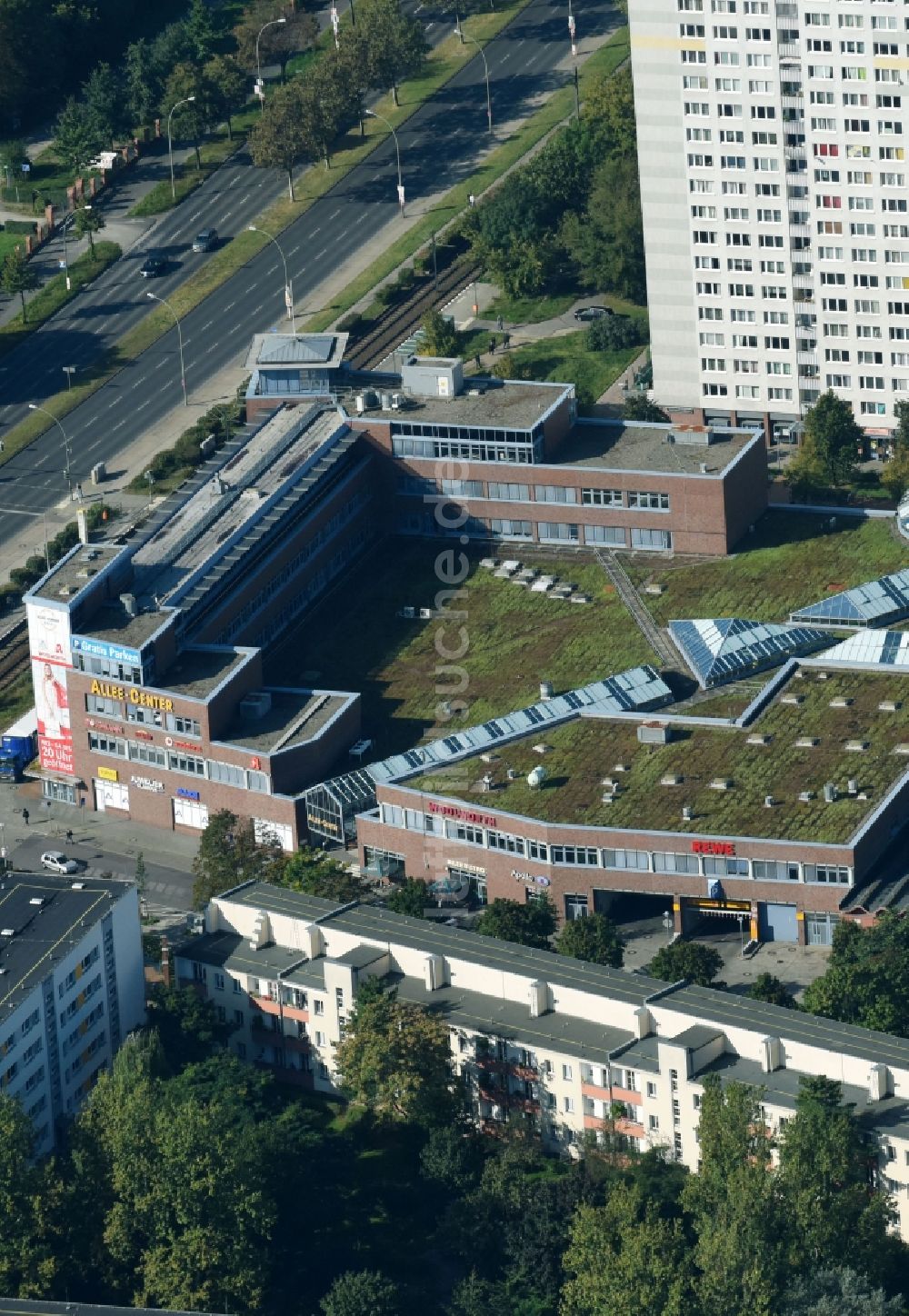 Berlin aus der Vogelperspektive: Allee-Center Berlin an der Landsberger Allee im Ortsteil Lichtenberg in Berlin, Deutschland