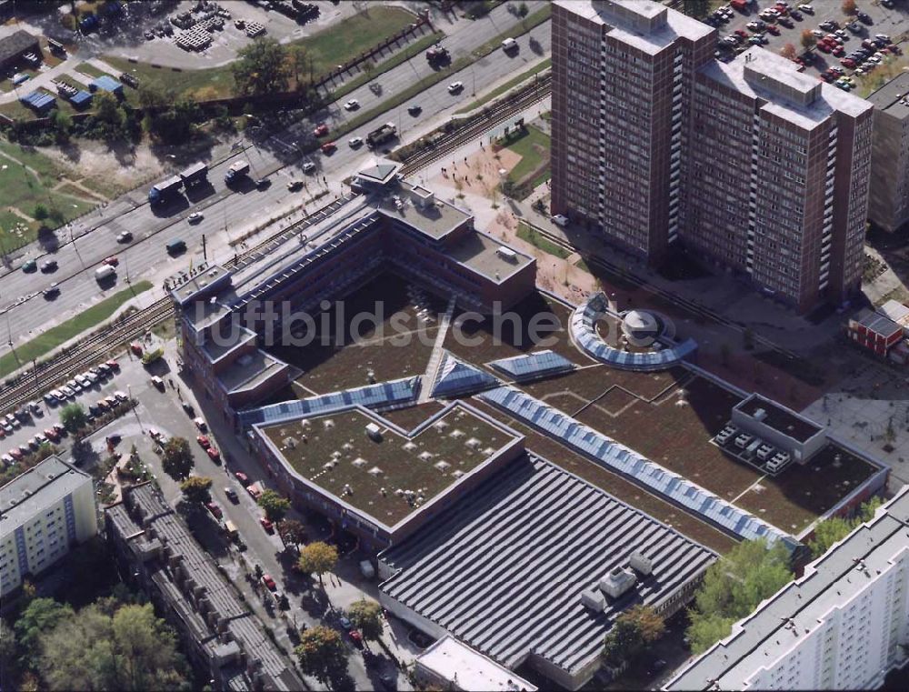 Luftbild Berlin - Hohenschönhausen - Allee-Center der ECE HH an der Landsberger Allee in Berlin - Hohenschönhausen