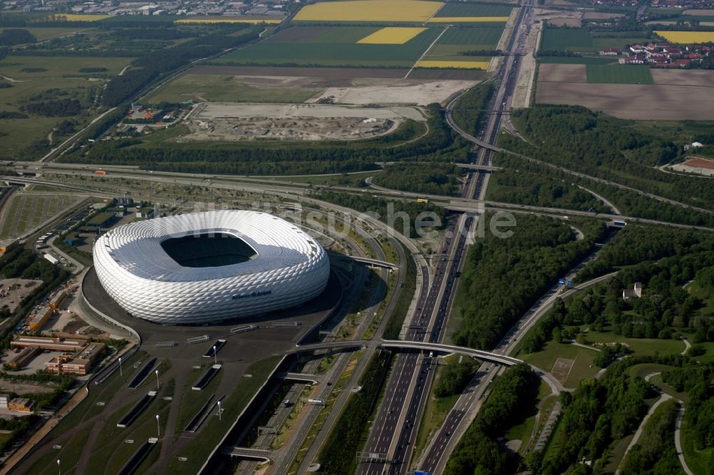 München aus der Vogelperspektive: Allianz Arena in München im Bundesland Bayern