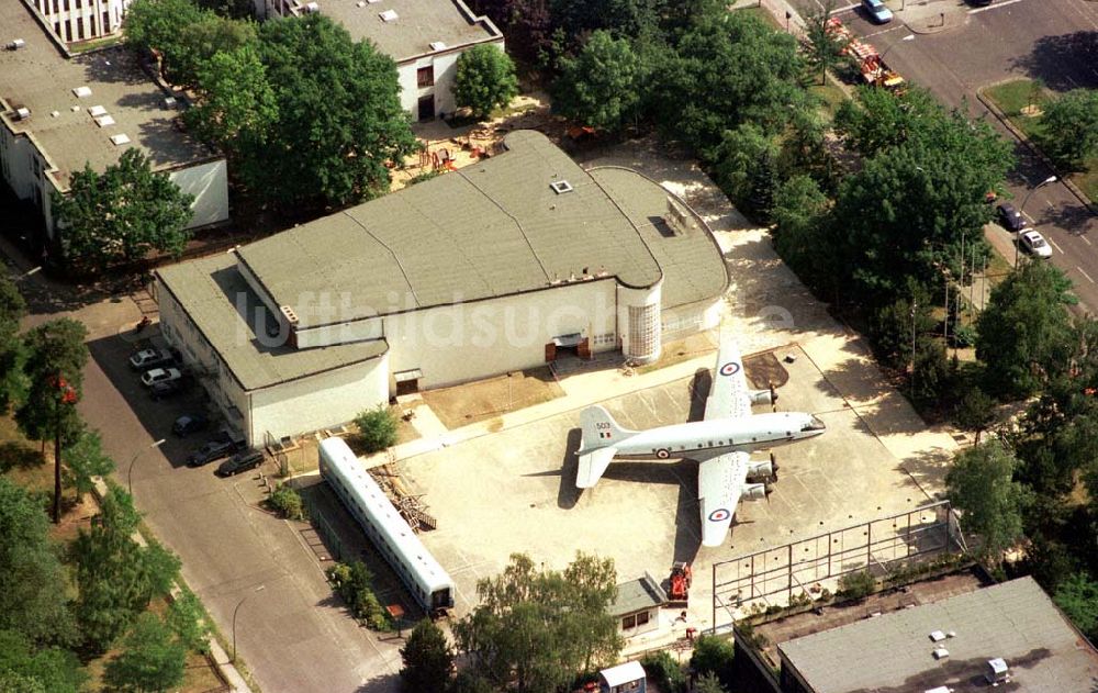 Berlin - Dahlem aus der Vogelperspektive: Alliiertenmuseum in der Dahlemer Clayallee.