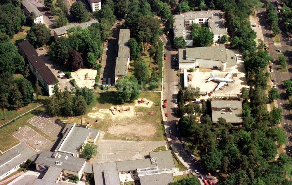 Luftbild Berlin - Dahlem - Alliiertenmuseum in der Dahlemer Clayallee.