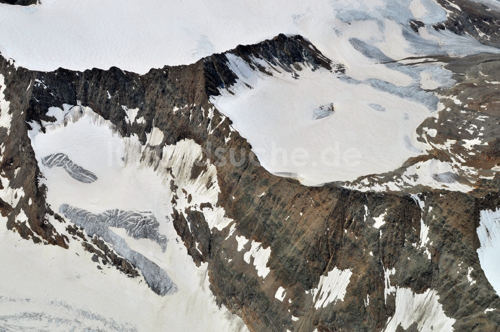 Luftaufnahme Vent - Alpen- Gletscher und Bergmassiv der Wildspitze und der Weißseespitze bei Vent in Tirol in Österreich