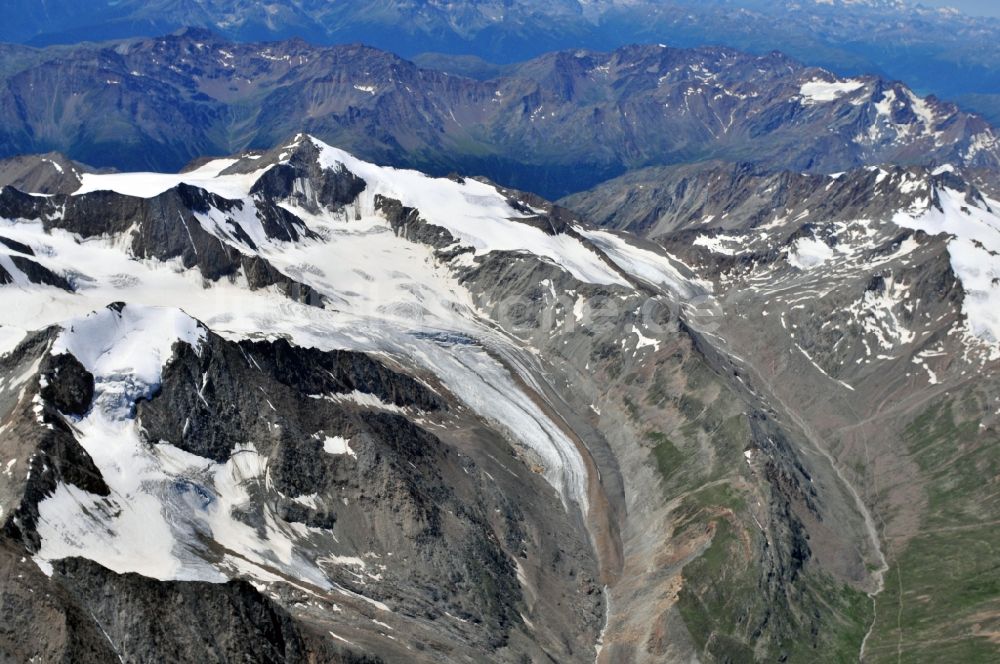 Luftaufnahme Vent - Alpen- Gletscher und Bergmassiv der Wildspitze und der Weißseespitze bei Vent in Tirol in Österreich