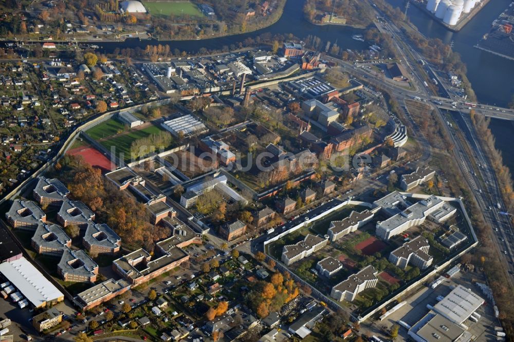 Berlin aus der Vogelperspektive: Alt- und Neubaukomplex der JVA Justizvollzugsanstalt Tegel in Berlin