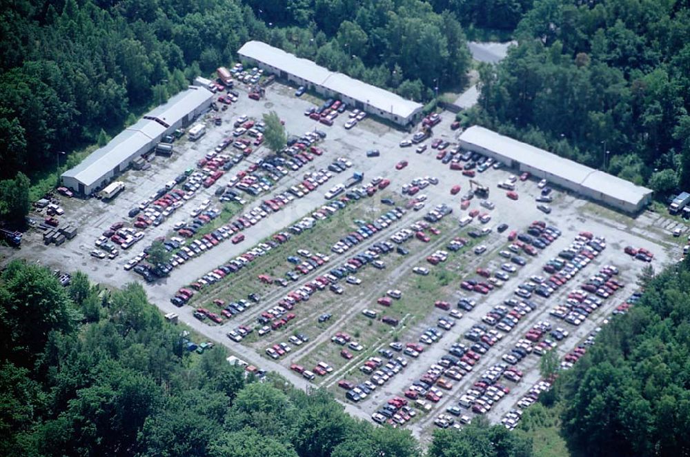 Luftaufnahme Basdorf - Alt- PKW- Handel westlich von Basdorf. Datum: 24.06.2003