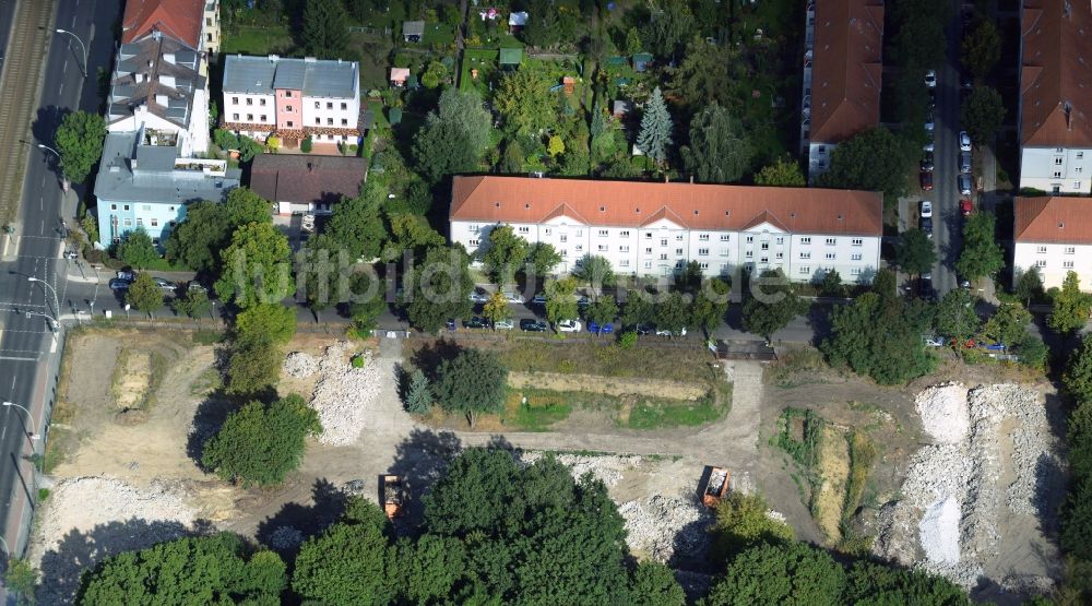 Berlin aus der Vogelperspektive: Altbau- Abrißfläche zum Wohnungsneubau im Ortsteil Köpenick in Berlin