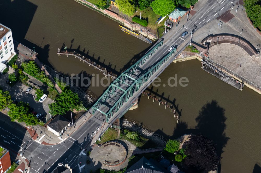 Bremerhaven aus der Vogelperspektive: Altbau- Brückenkomplex Geestebrücke über in Bremerhaven im Bundesland Bremen, Deutschland