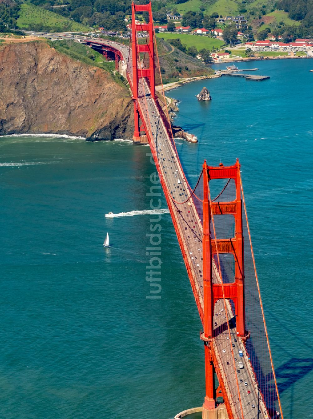 Luftaufnahme San Francisco - Altbau- Brückenkomplex Golden Gate Bridge in San Francisco in Kalifornien, USA