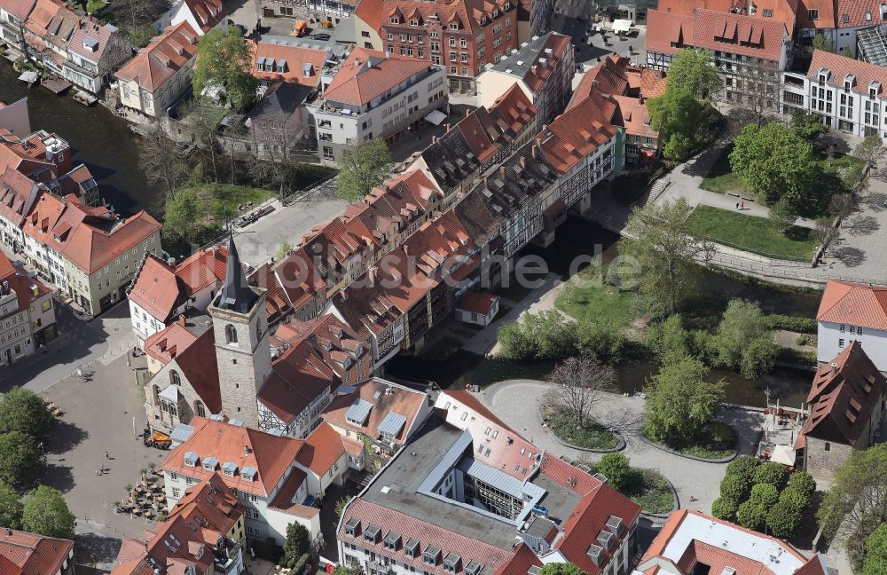 Erfurt von oben - Altbau- Brückenkomplex Krämerbrücke Erfurt über die Gera im Ortsteil Altstadt in Erfurt im Bundesland Thüringen, Deutschland