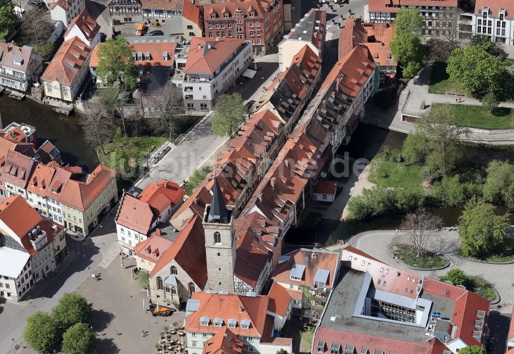 Erfurt aus der Vogelperspektive: Altbau- Brückenkomplex Krämerbrücke Erfurt über die Gera im Ortsteil Altstadt in Erfurt im Bundesland Thüringen, Deutschland