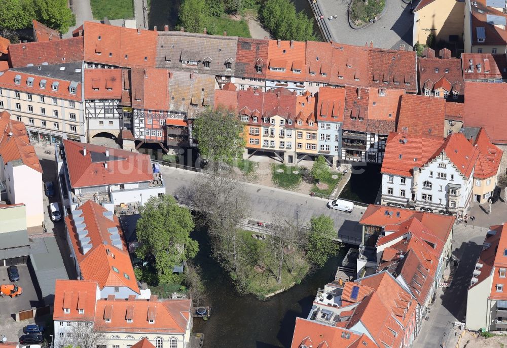 Erfurt von oben - Altbau- Brückenkomplex Krämerbrücke Erfurt über die Gera im Ortsteil Altstadt in Erfurt im Bundesland Thüringen, Deutschland